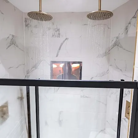 Manhattan Luxury Suites Bradford (West Yorkshire)